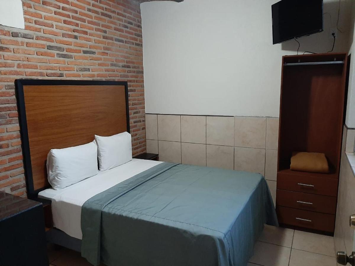 Hotel Hcm Γκουανταλαχάρα Εξωτερικό φωτογραφία