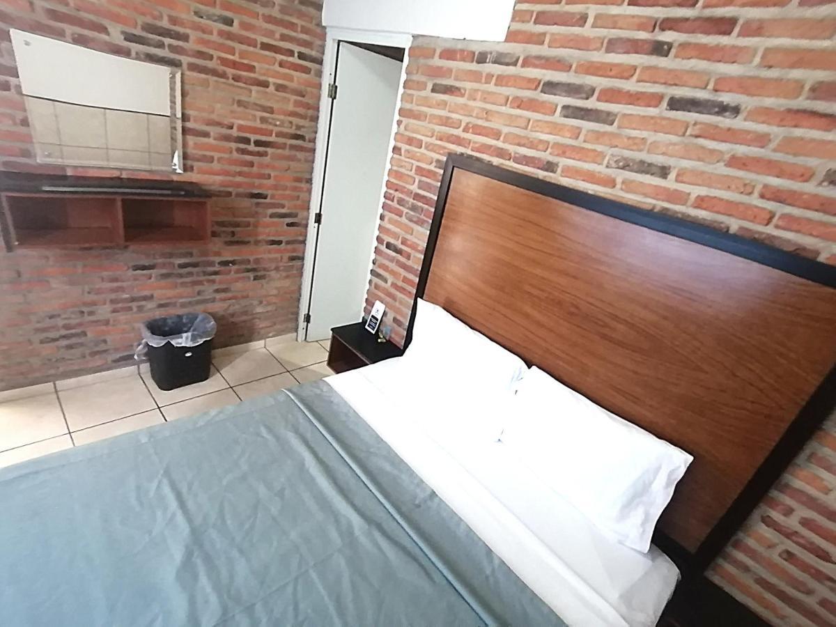 Hotel Hcm Γκουανταλαχάρα Εξωτερικό φωτογραφία