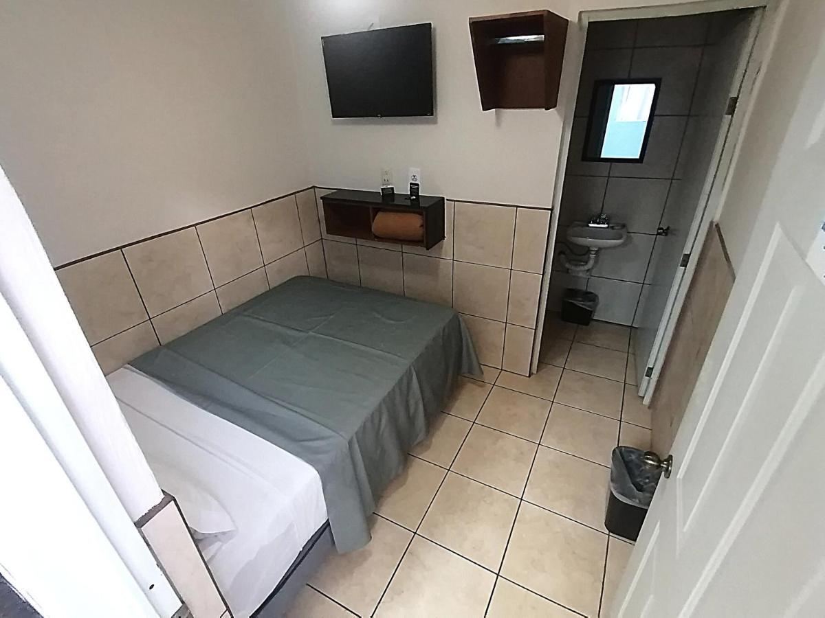 Hotel Hcm Γκουανταλαχάρα Εξωτερικό φωτογραφία