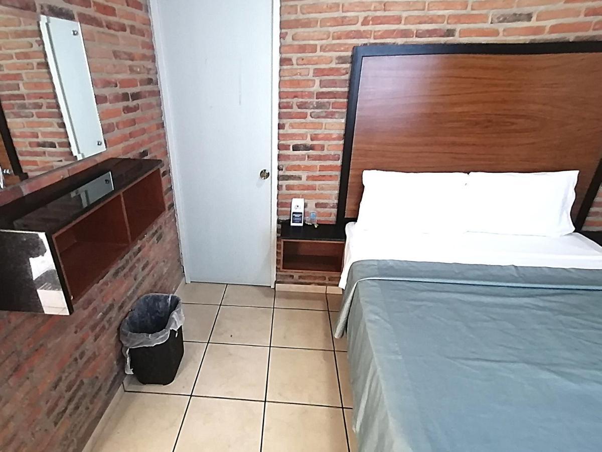 Hotel Hcm Γκουανταλαχάρα Εξωτερικό φωτογραφία